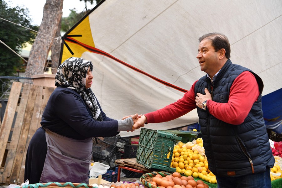 KILIÇ ÇORBA İKRAM ETTİ, PAZARDA DOLAŞTI