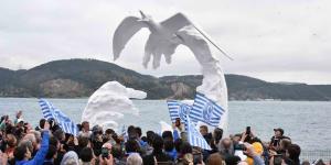 SARIYER’İN SEMBOLÜ BEYAZ MARTI HEYKELİ AÇILDI