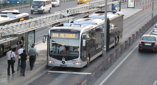 Metrobüste cinsel saldırı: Mide bulandıran olay