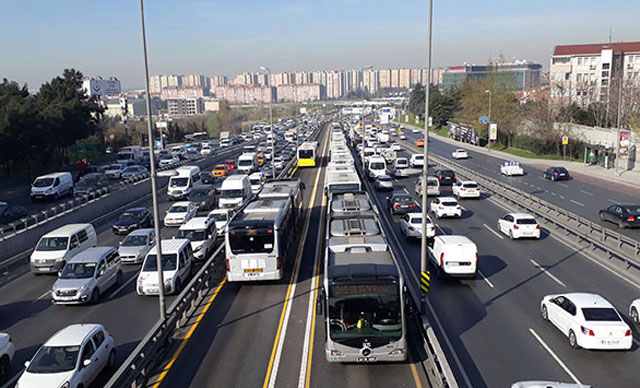 Metrobüs ve vapur seferlerine yeni düzenleme