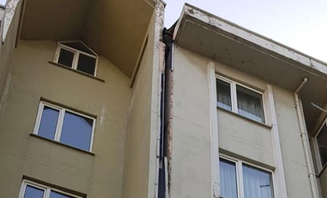 Esenyurt’ta bir binada çatlaklar oluştu