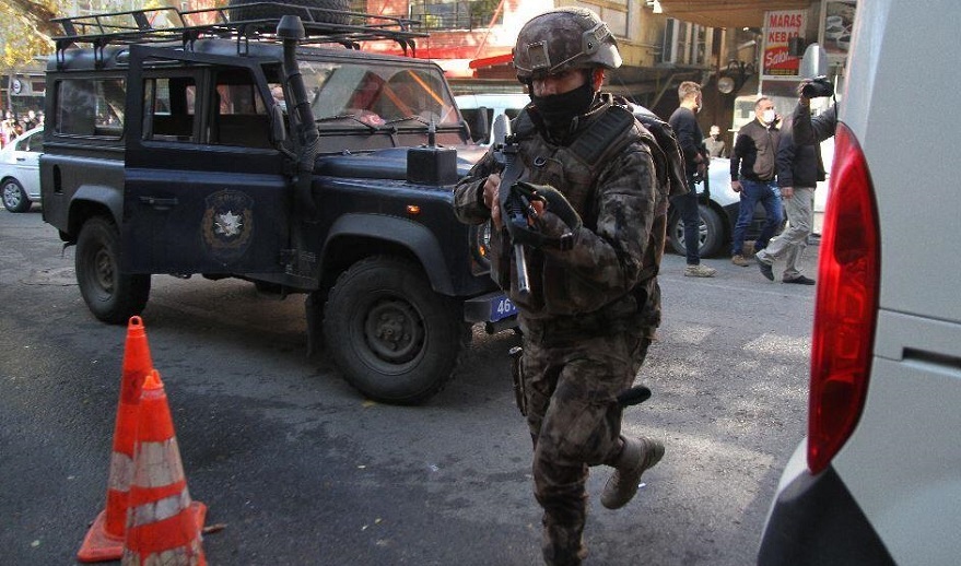 Polis ekibine silahla ateş edildi: 1 şehit, 1 yaralı