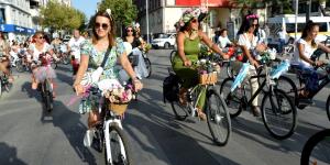 Manisa’da ‘Süslü Kadınlar Bisiklet Turu’ yapıldı