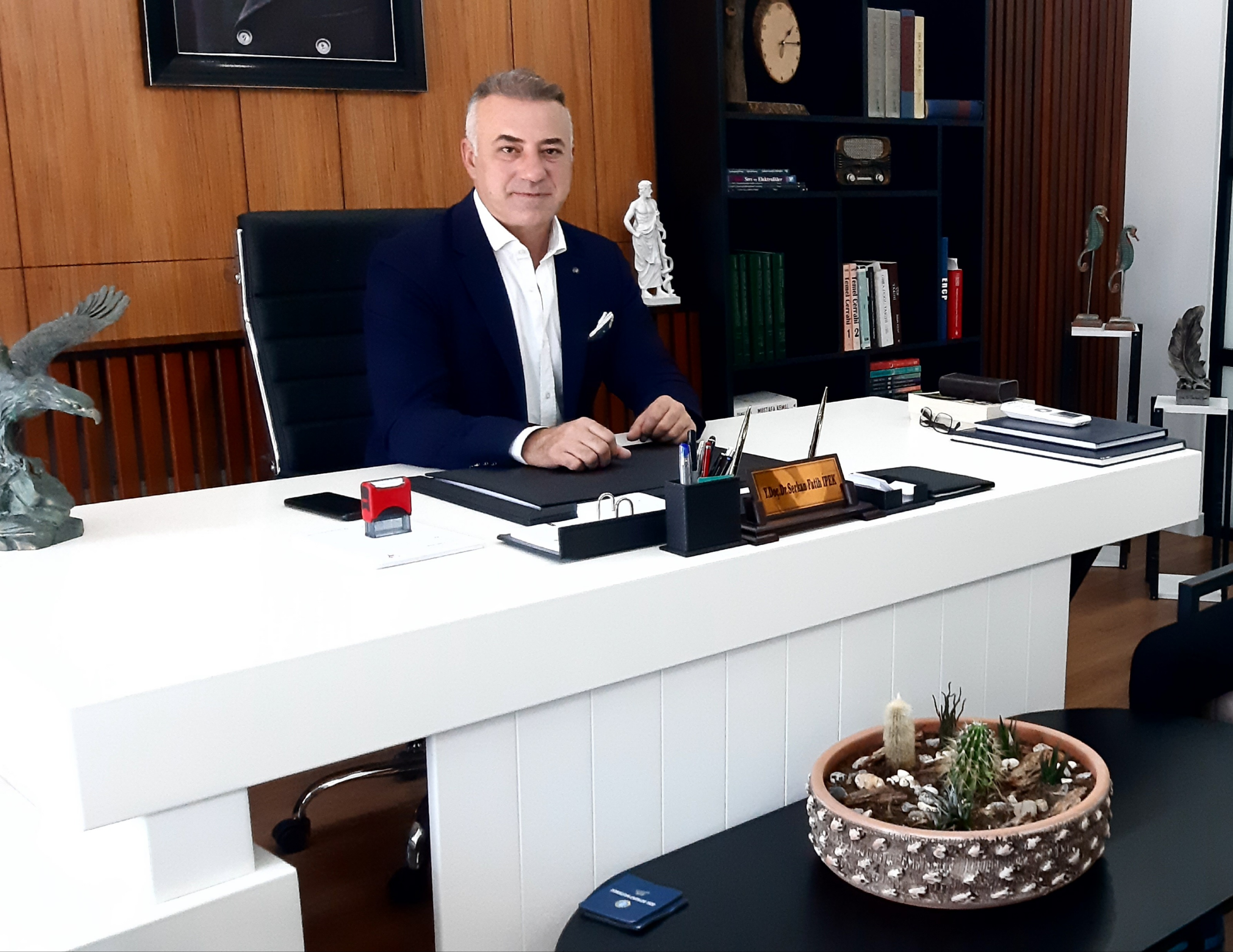 DR. SERKAN FATİH İPEK TEDAVİ YÖNTEMLERİYLE DİKKAT ÇEKİYOR