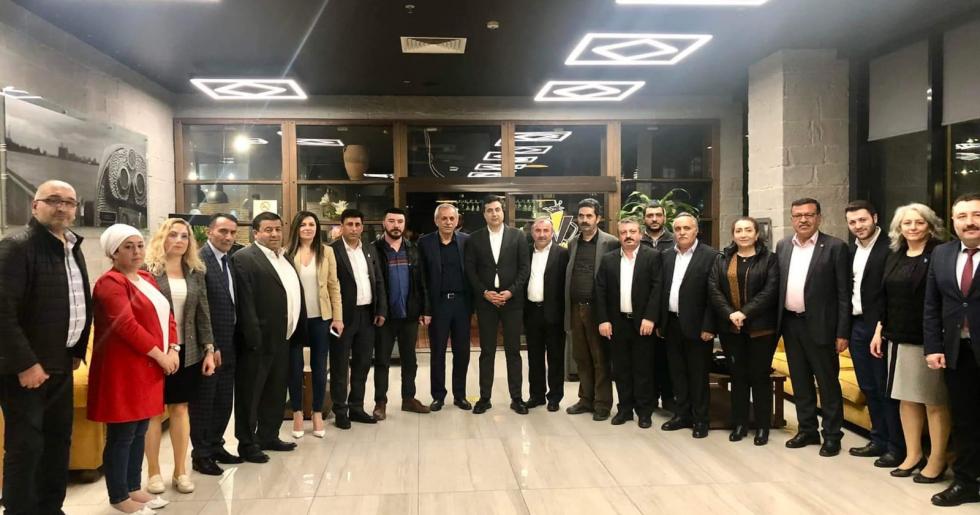 DEVA Partisi Esenyurt İlçe Başkanı Halis Kahriman, İlçedeki Alevi Kanaat Önderleriyle ve Cemevi Başkanlarıyla Bir Araya Geldi