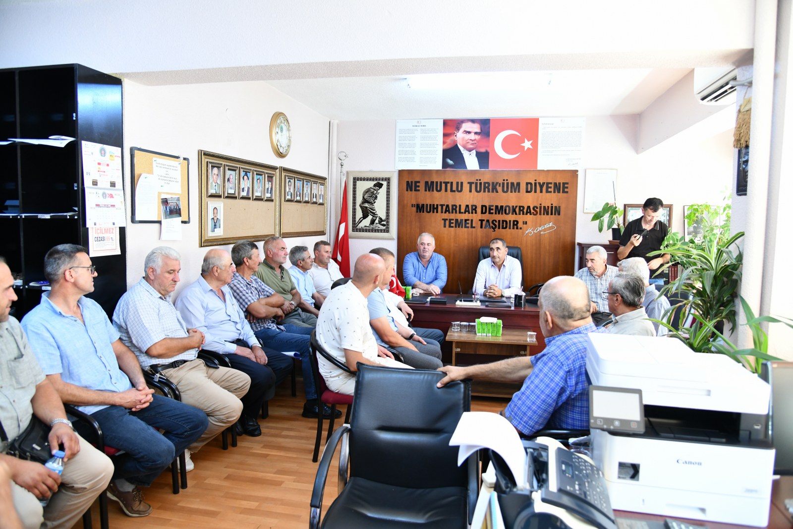 BAŞKAN MESUT ÜNER; MUHTARLARIMIZLA VATANDAŞLARIMIZA HİZMET YOLUNDA BİR VE BERABER YÜRÜYORUZ