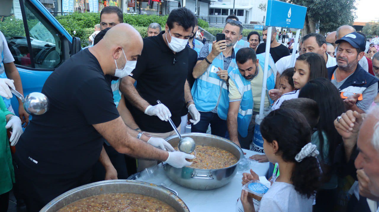 ESENYURTLULARA DEVA’DAN AŞURE İKRAMI