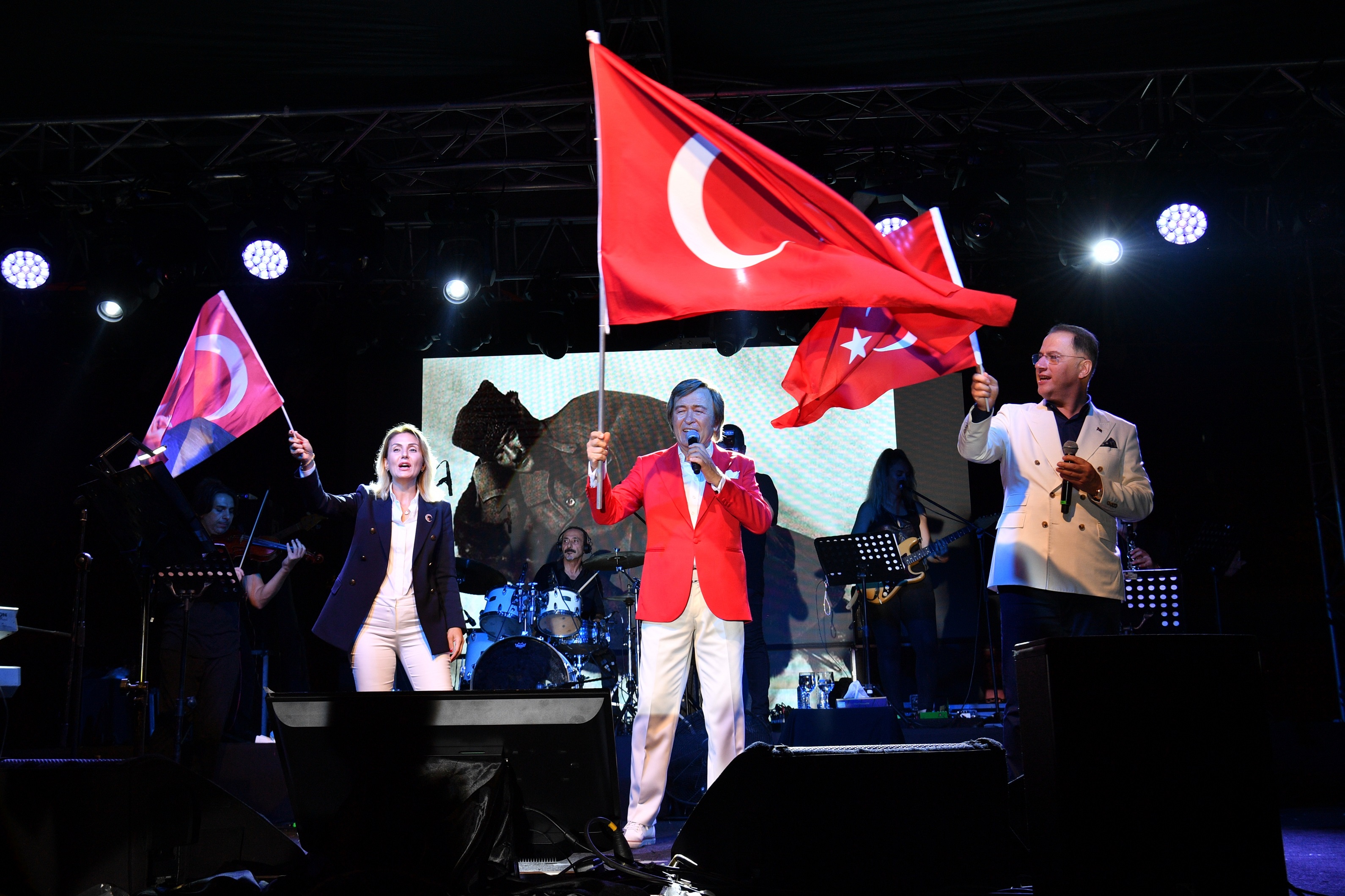 ZAFER BAYRAMI’NIN 100.YILI BEYLİKDÜZÜ’NDE COŞKUYLA KUTLANDI