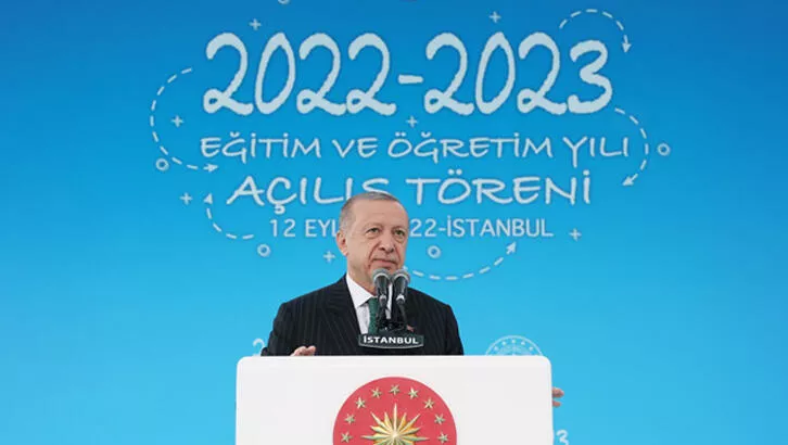 Erdoğan: Size tarihinizi unutturmaya çalışan köksüzlere kulak asmayın