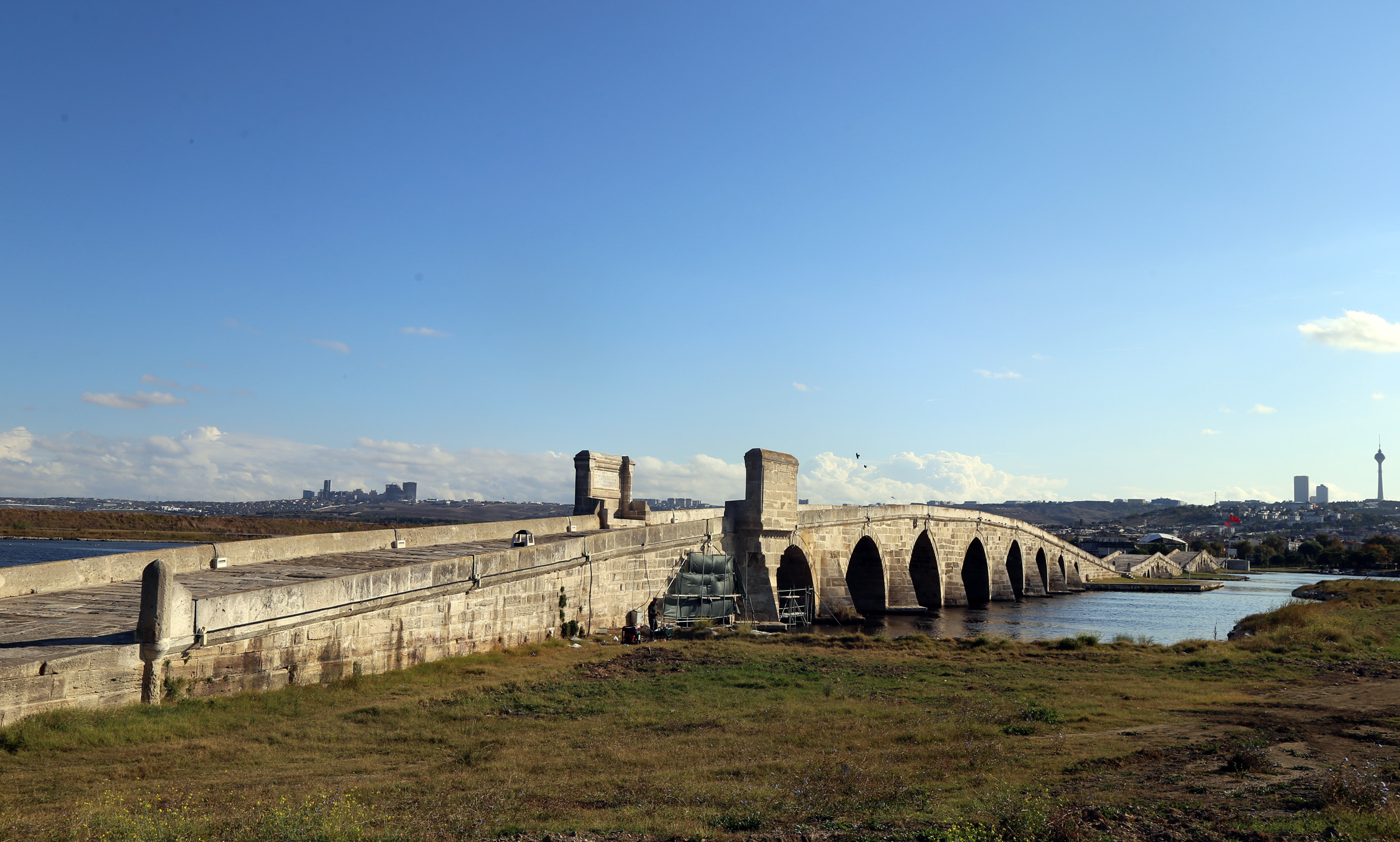 Çökme riski taşıyan tarih köprüde restorasyon çalışması başlatıldı