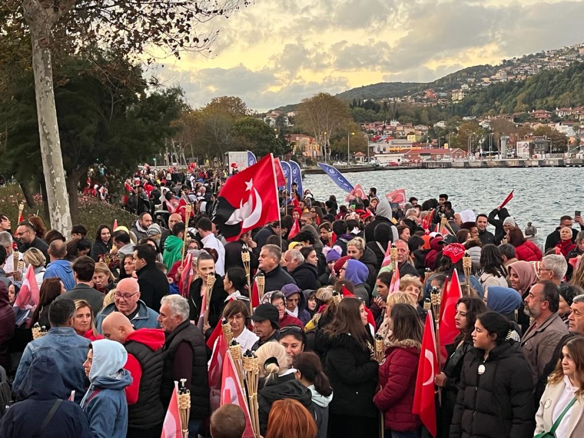 Cumhuriyet için yürüdüler