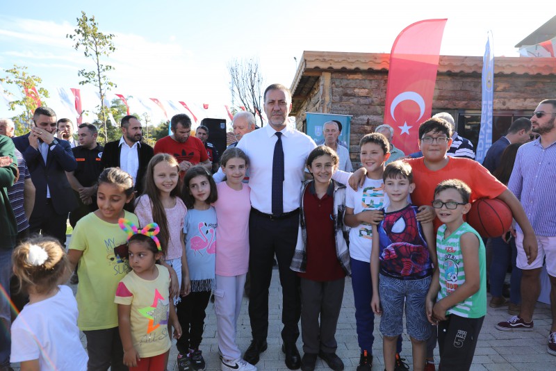 GÜMÜŞYAKA MİLLET PARKI COŞKUYLA HİZMETE AÇILDI