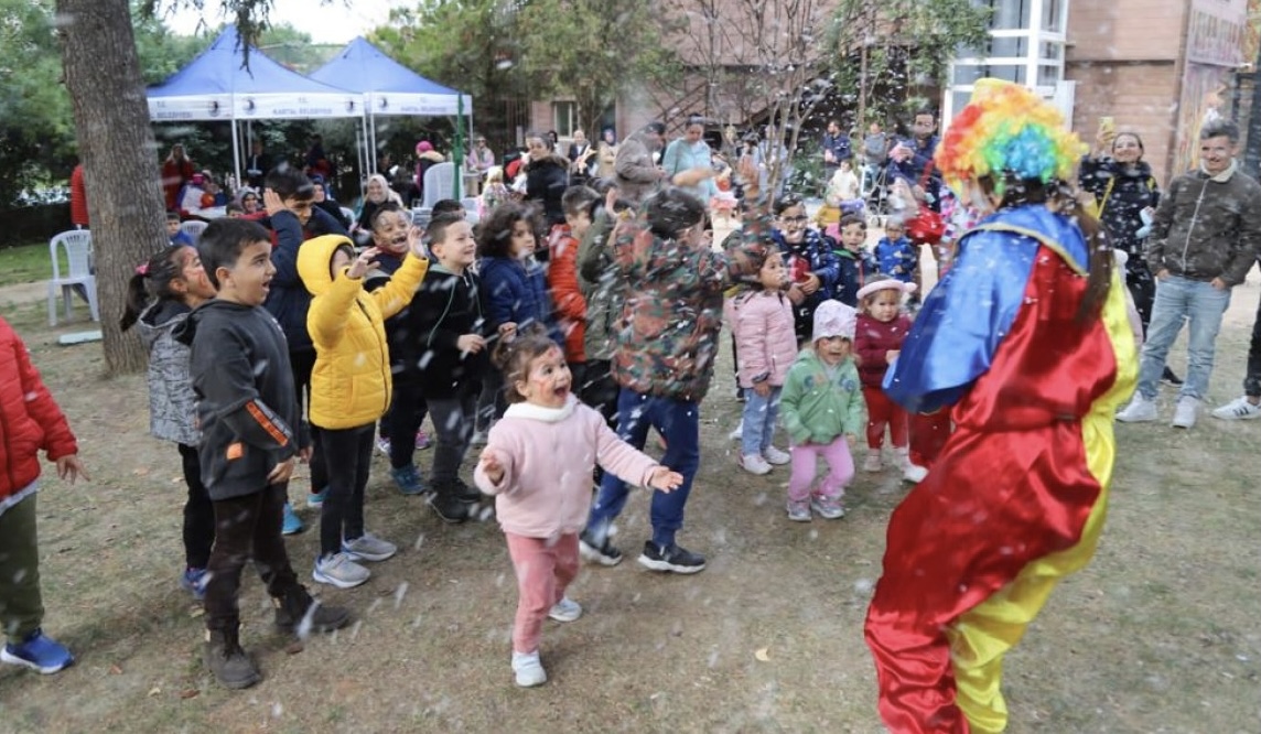 ‘Kartal Çocuk Şenliği’ Miniklerin Yoğun İlgisi Eşliğinde Başladı