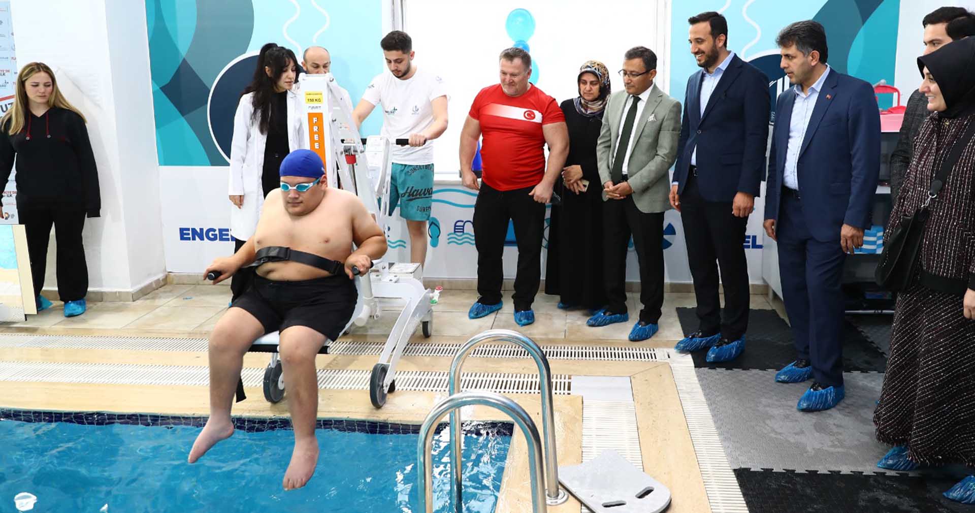 Bağcılar Belediyesi terapi havuzu açıldı