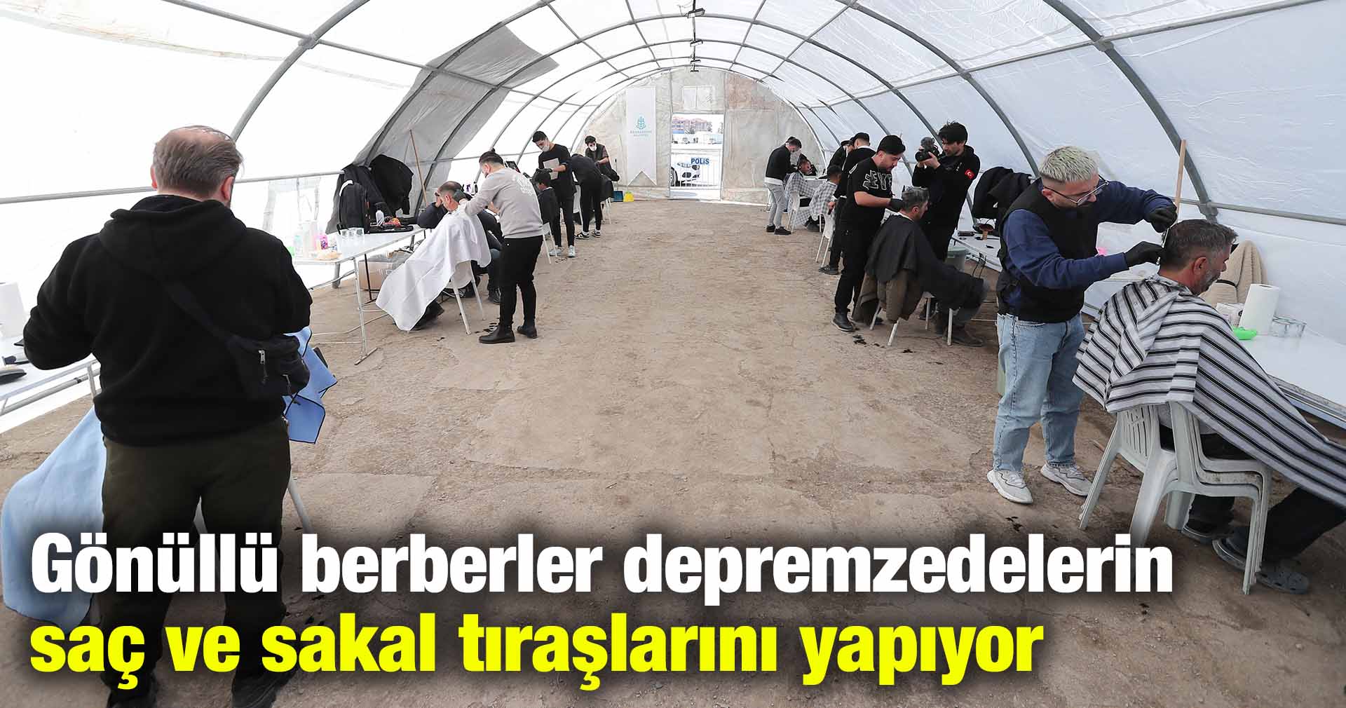 Gönüllü berberler depremzedelerin saç ve sakal tıraşlarını yapıyor