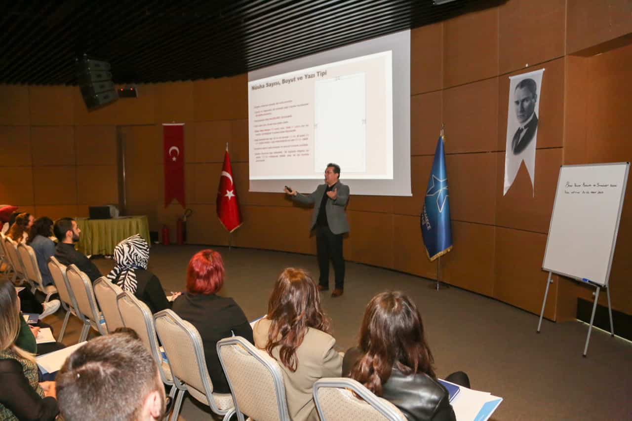 KÜÇÜKÇEKMECE’DE BELEDİYE PERSONELİNE RESMİ YAZIŞMAKURALLARI EĞİTİMİ