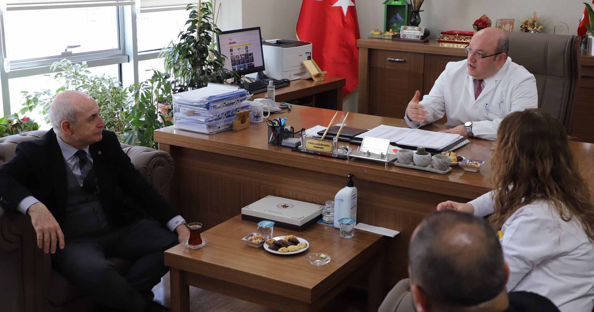 Akgün: Doktorlarımızı ve sağlık çalışanlarımızı tebrik ediyorum