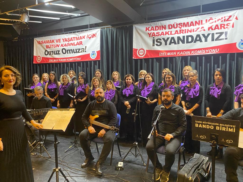 İzmir 3′ nolu Genel İş Sendikası Kadın İşçilerinden oluşan korodan ses getiren konser