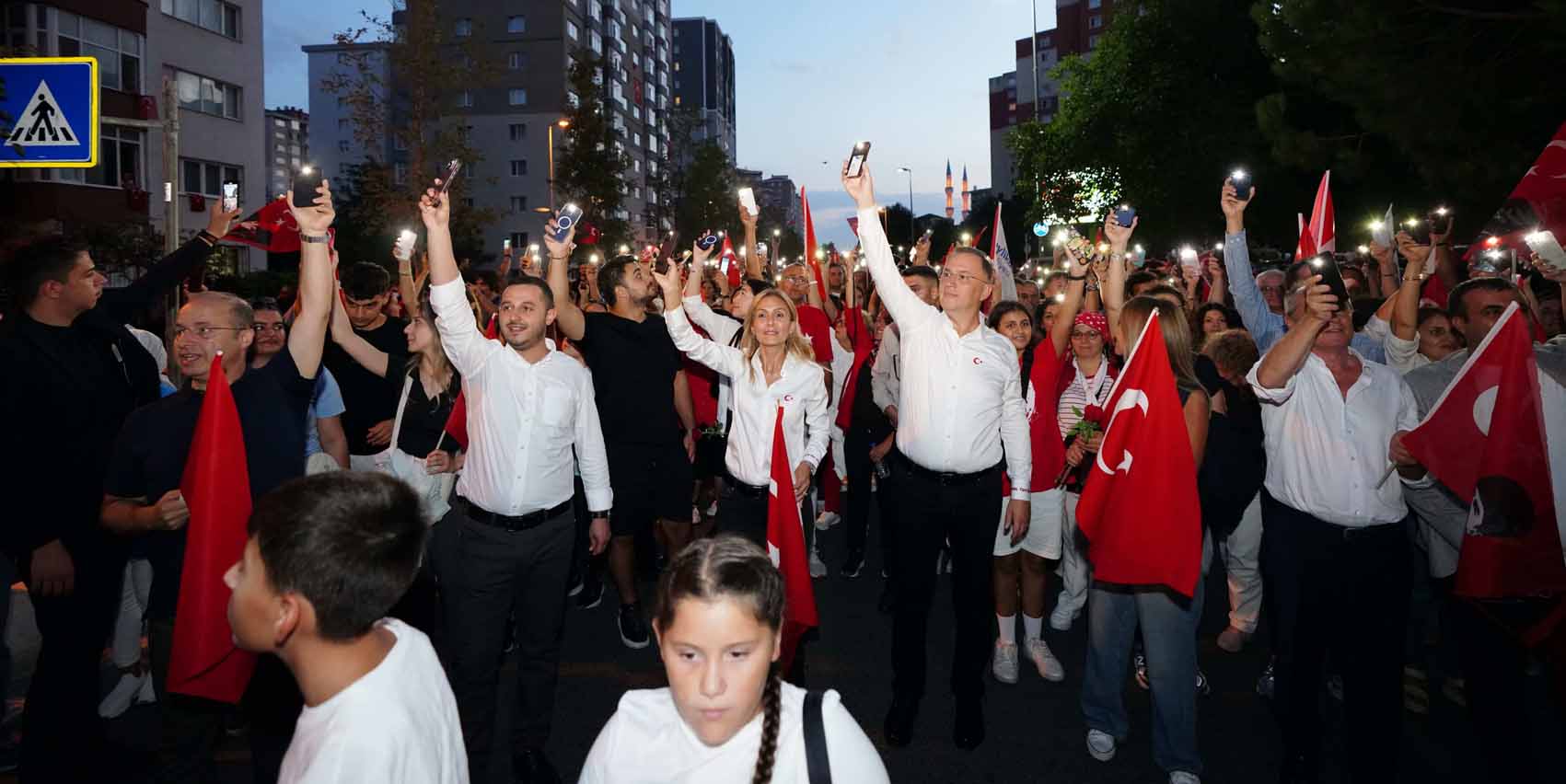 BEYLİKDÜZÜ’NDE 30 AĞUSTOS COŞKUSU ZEYNEP BASTIK’LA YAŞANDI