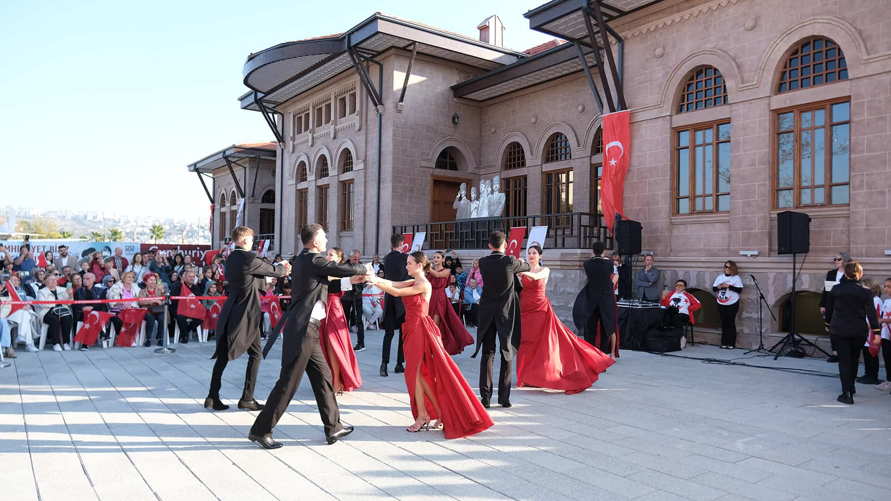 Büyükçekmeceli çocukların kalbi Cumhuriyet için çarptı