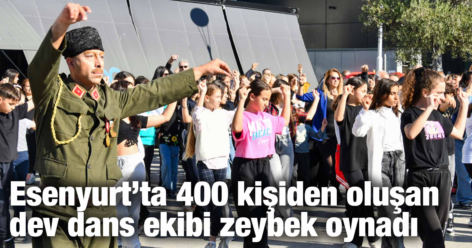 Esenyurt’ta 400 kişiden oluşan dev dans ekibi zeybek oynadı