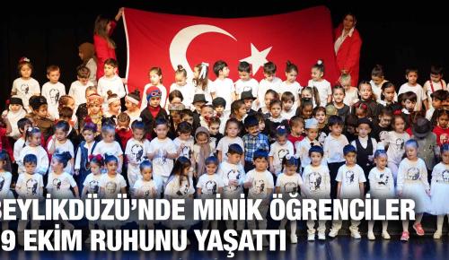 BEYLİKDÜZÜ’NDE MİNİK ÖĞRENCİLER 29 EKİM RUHUNU YAŞATTI