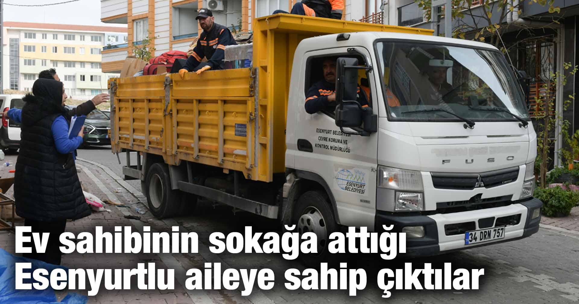 Ev sahibinin sokağa attığı Esenyurtlu aileye sahip çıktılar