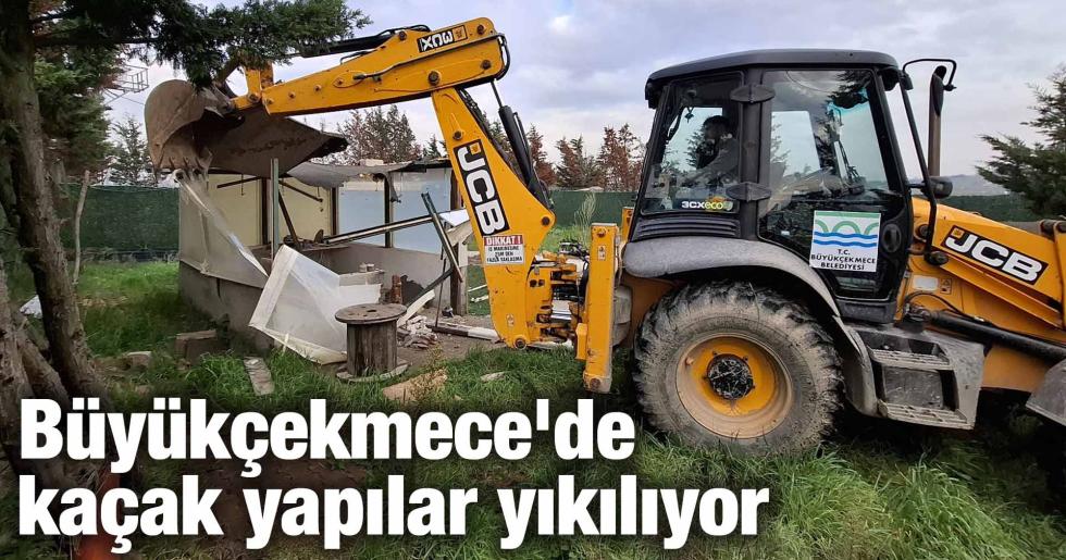 Büyükçekmece’de kaçak yapılar yıkılıyor