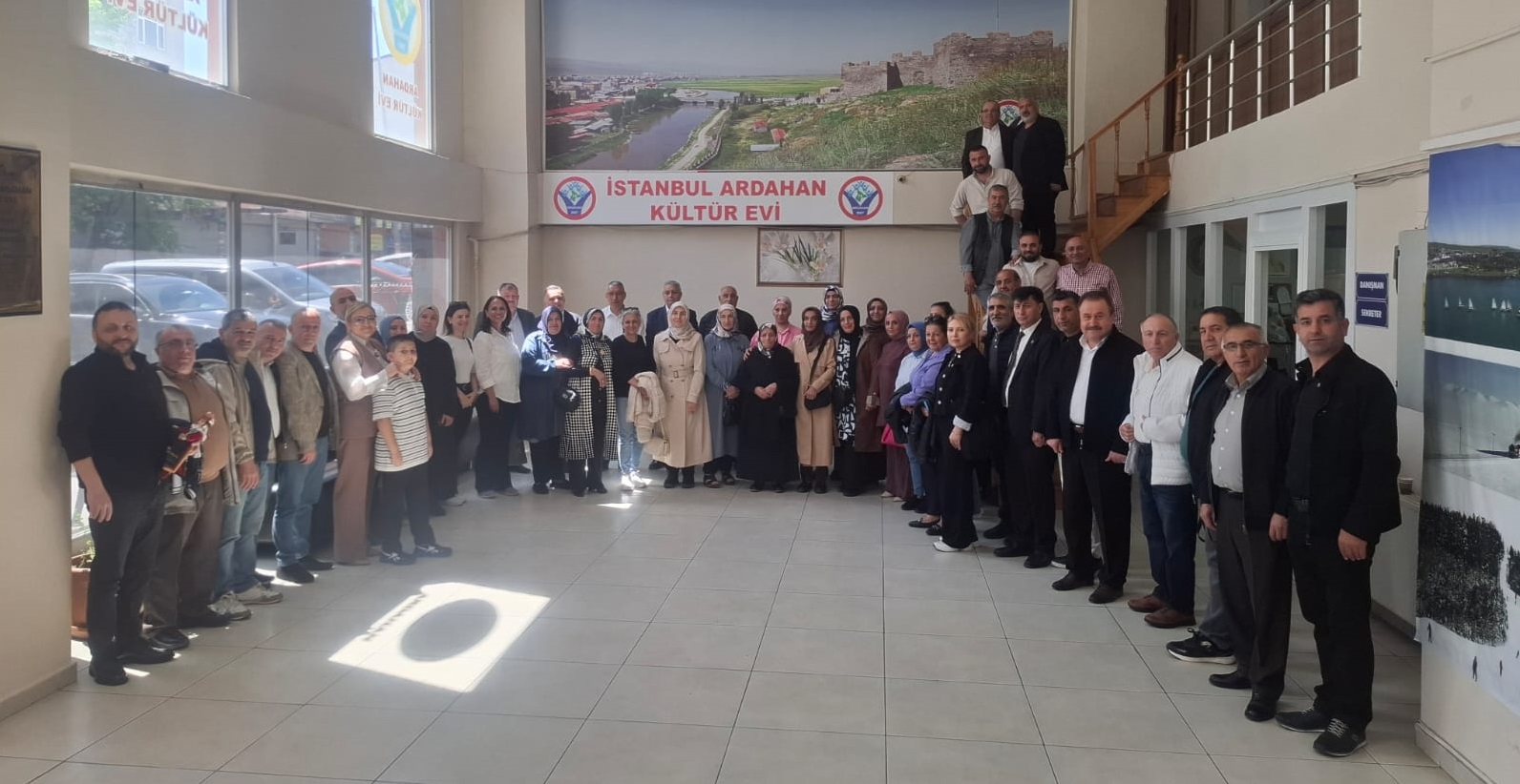 BAŞKANLAR KOLTUKLARI ANNELERE BIRAKTI