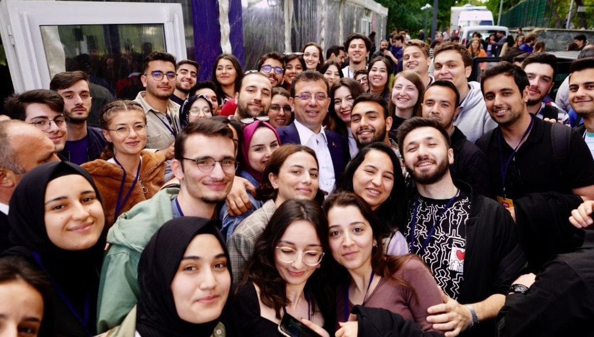 GENÇLERE SESLENDİ: “ÖZGÜRLÜĞÜ BİRLİKTE İNŞA EDECEĞİZ”