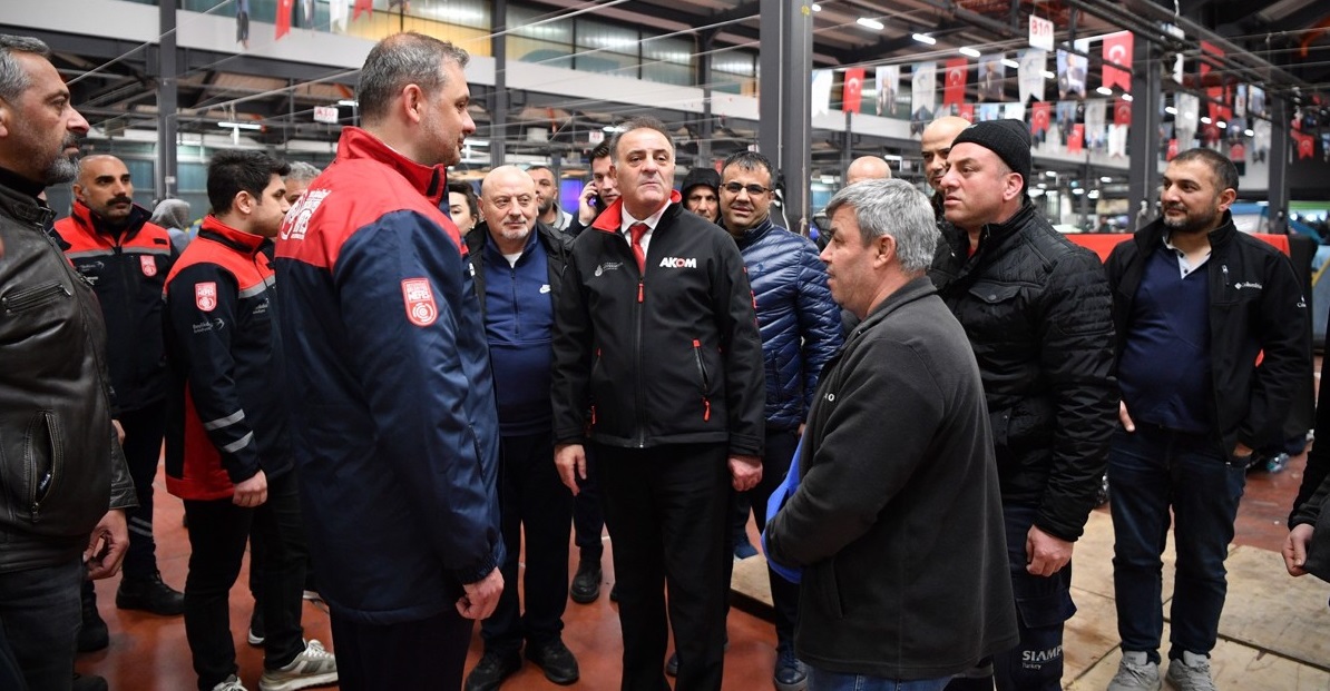 BEYLİKDÜZÜ BELEDİYESİ DEPREMİN İLK ANINDAN İTİBAREN VATANDAŞLARIN YANINDAYDI