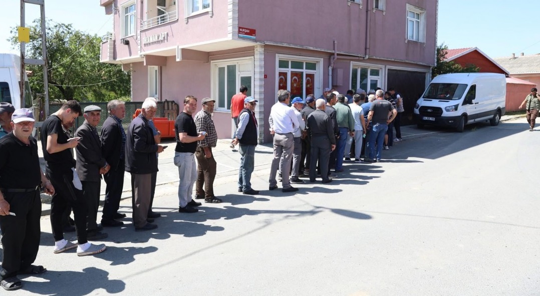 Silivri’de Çiftçiye Mazot Desteği Sürüyor