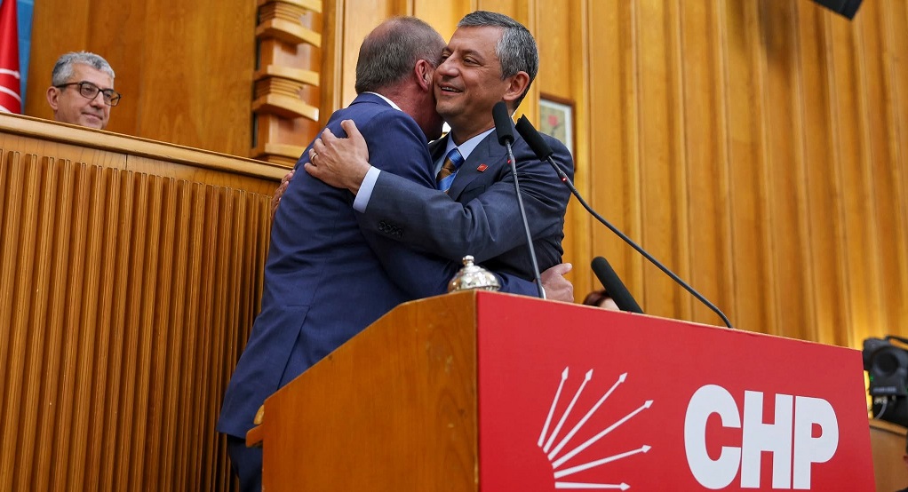 İNCE CHP’YE GERİ DÖNDÜ “BU BİR KUCAKLAŞMADIR”