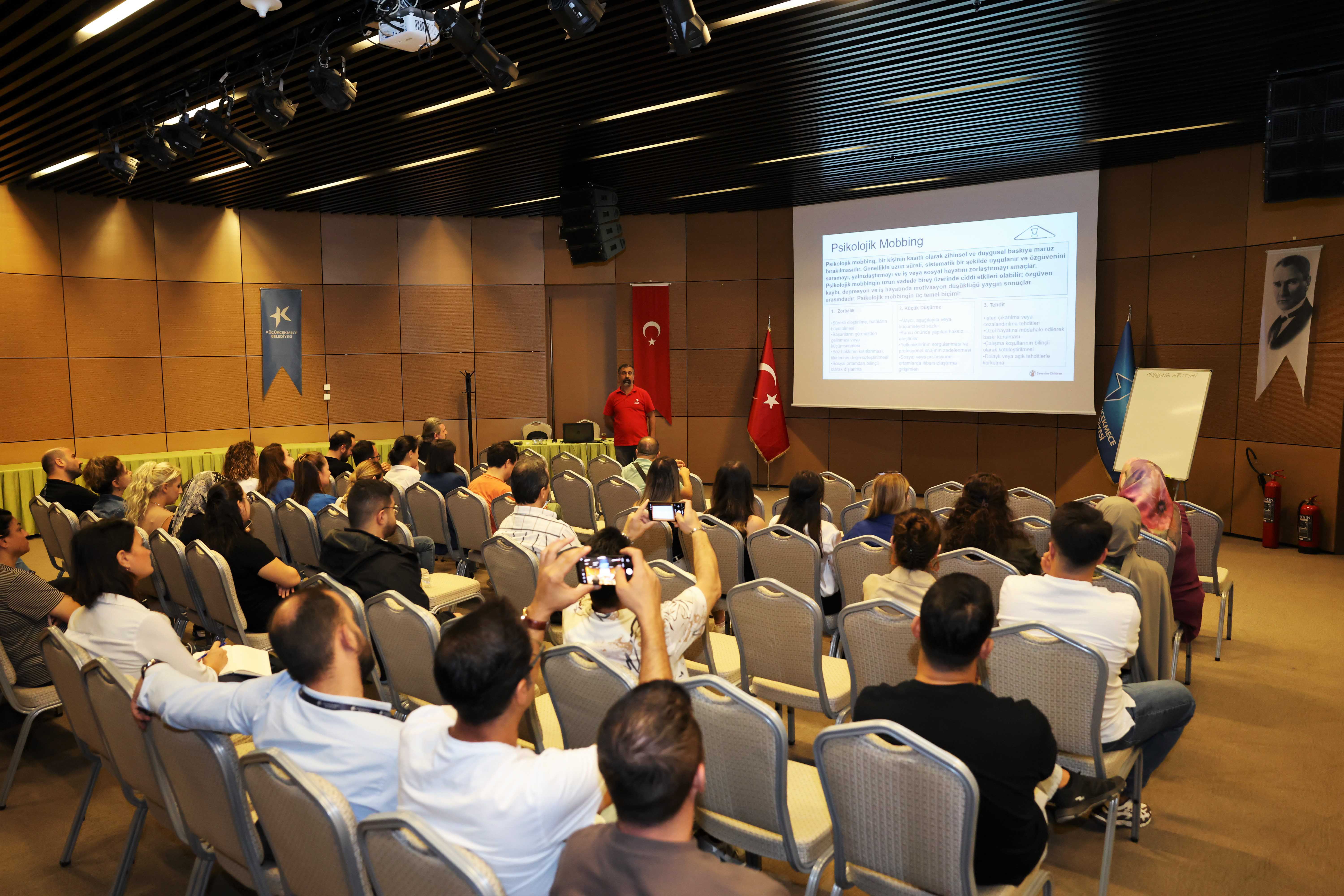 KÜÇÜKÇEKMECE’DE PERSONELE MOBBİNG EĞİTİMİ VERİLDİ
