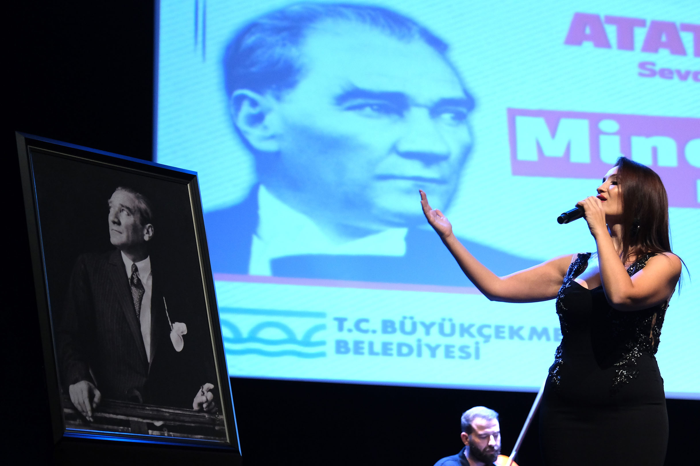 Mine Geçili, Atatürk’ün sevdiği şarkılarla kalplere dokundu