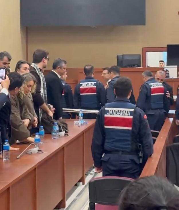 Dilek İmamoğlu’nun mahkeme salonundaki görüntüsü çok konuşuldu