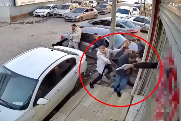 Hastane önündeki çatışmanın görüntüleri ortaya çıktı