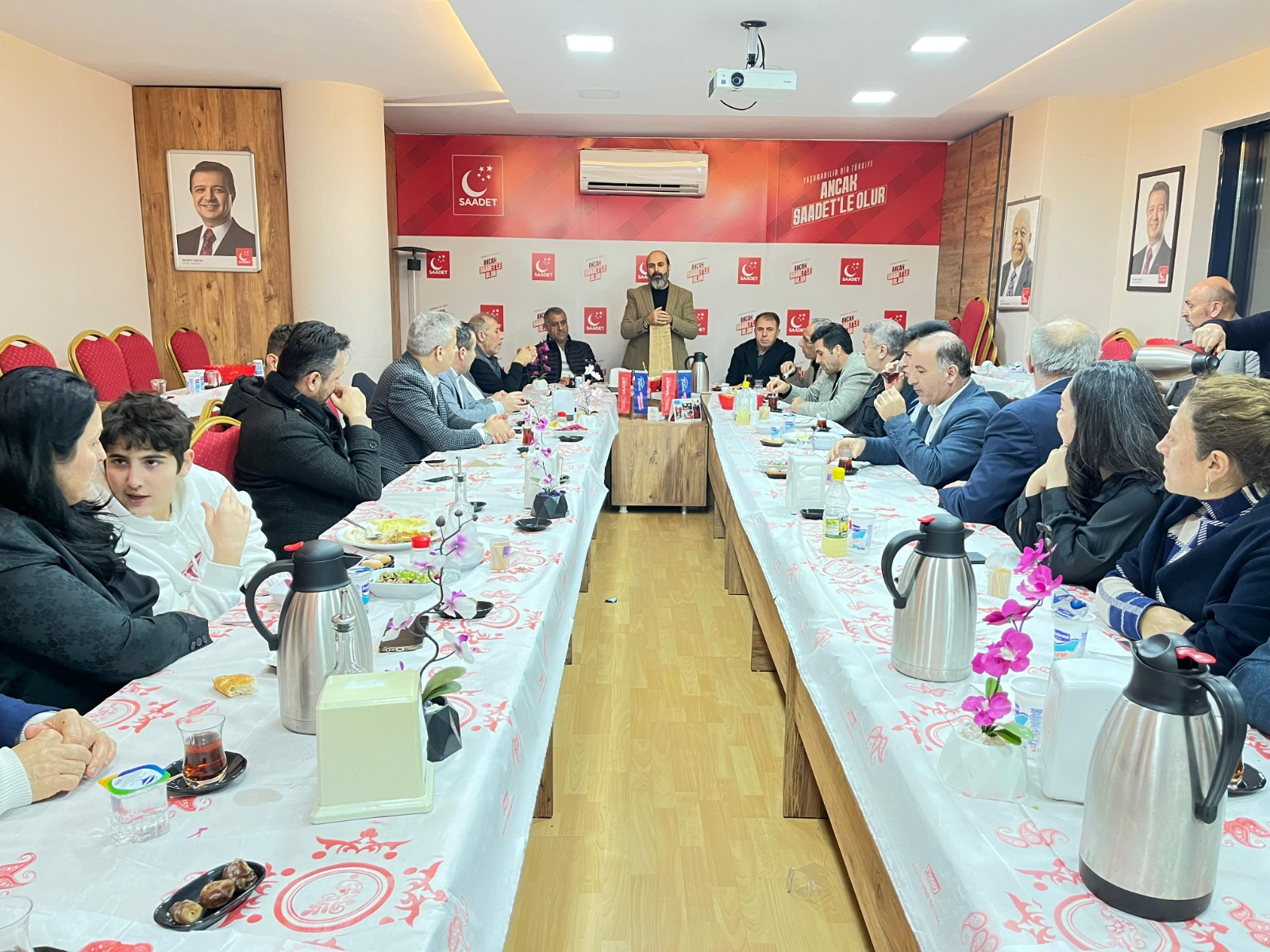 Esenyurtlu Muhtarlar, Kemal Aygün’ün iftar sofrasına misafir oldu