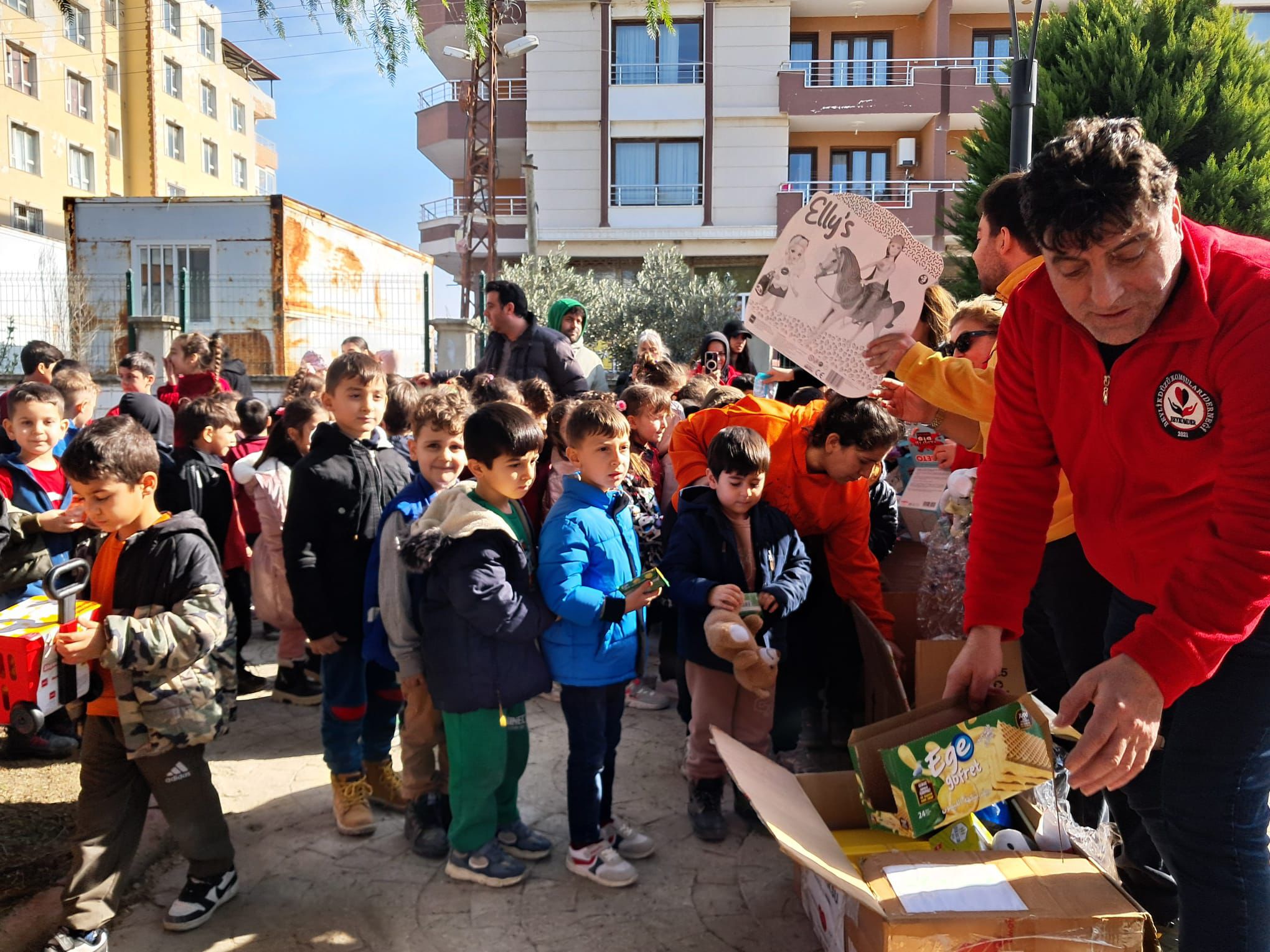 ÇOCUKLARIN TEBESSÜMÜ İÇİN YOLLAR AŞILDI