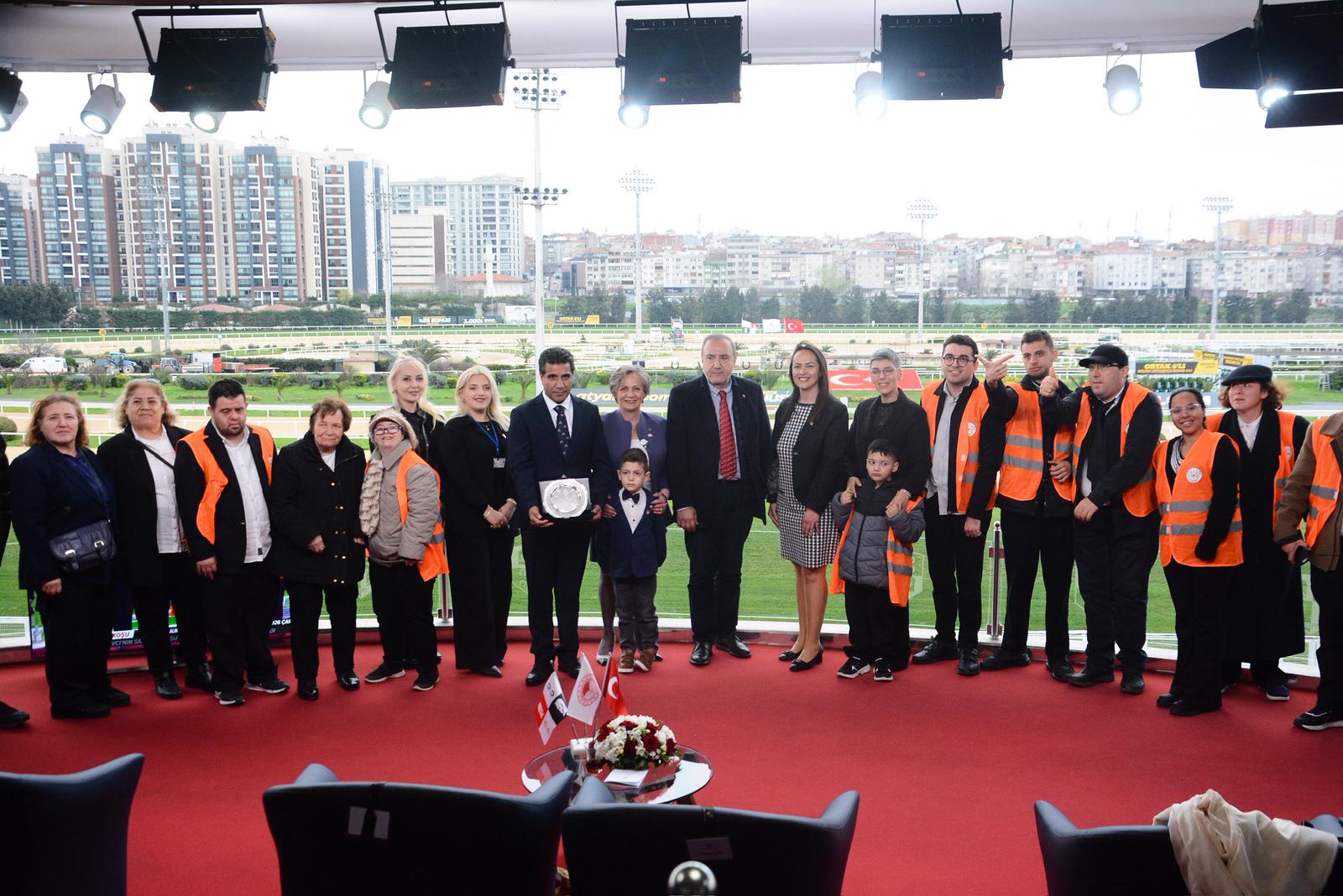 AVCILAR BELEDİYESİNDEN OTİZME ANLAMLI DESTEK: HİPODROMDA FARKINDALIK RÜZGARI