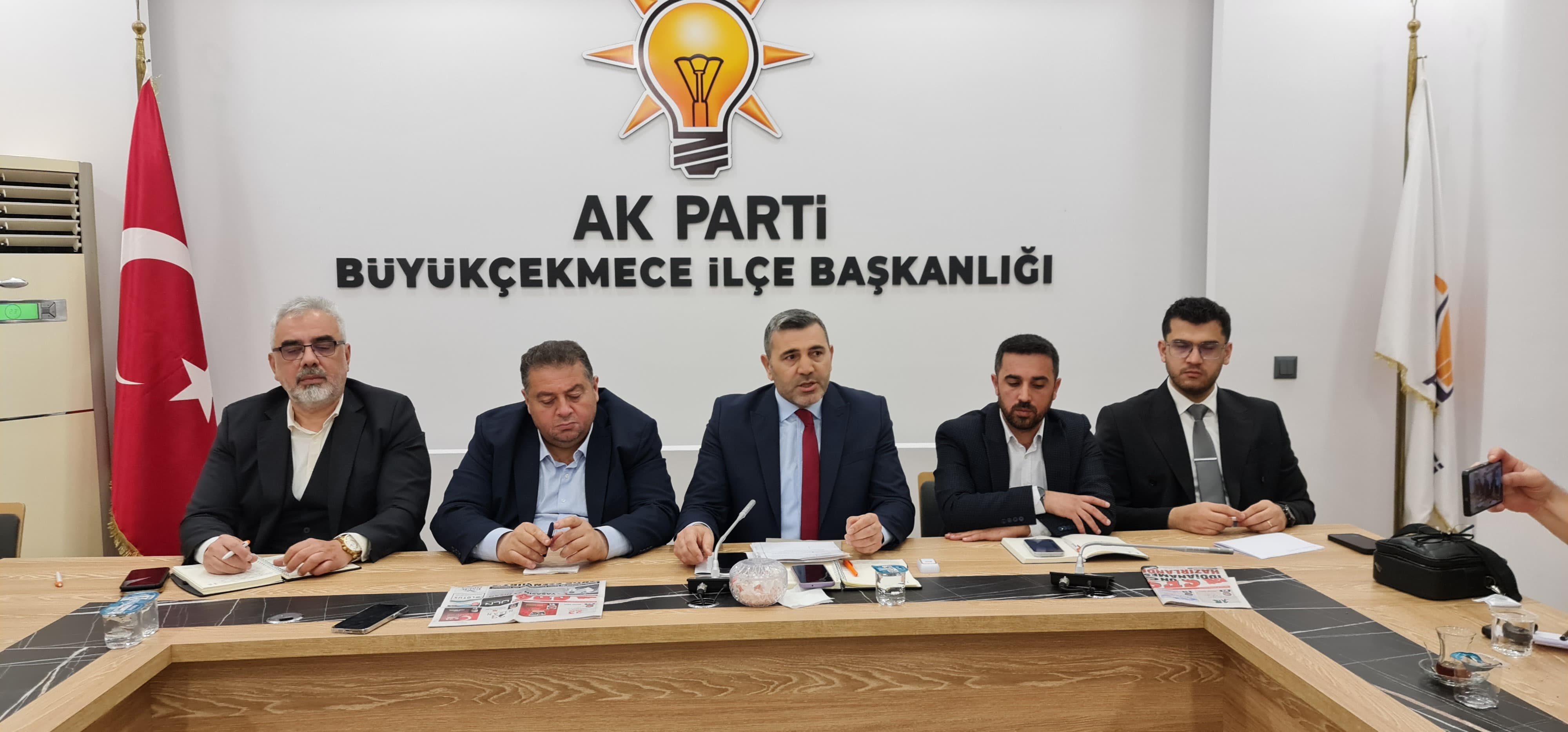 Önce WhatsApp’tan Talimat, Sonra Kürsüden Fırça: AK Parti İlçe Başkanından Basına “Hizmetçi” Muamelesi!