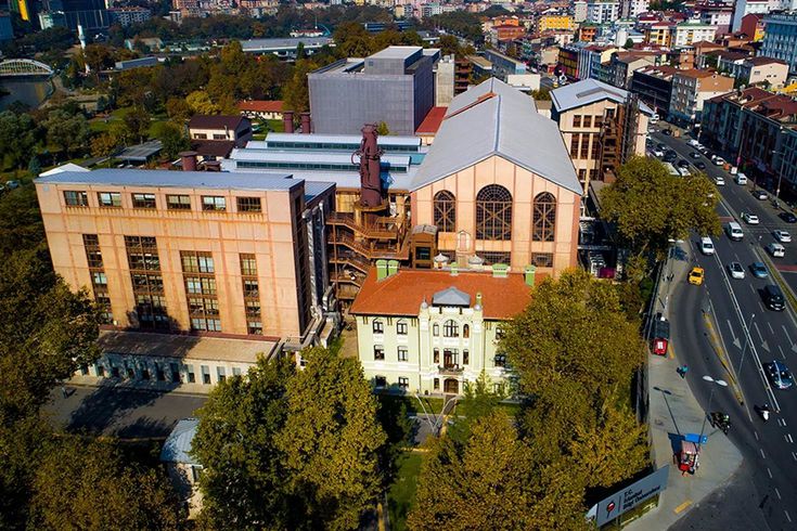 İstanbul Bilgi Üniversitesi kapatıldı